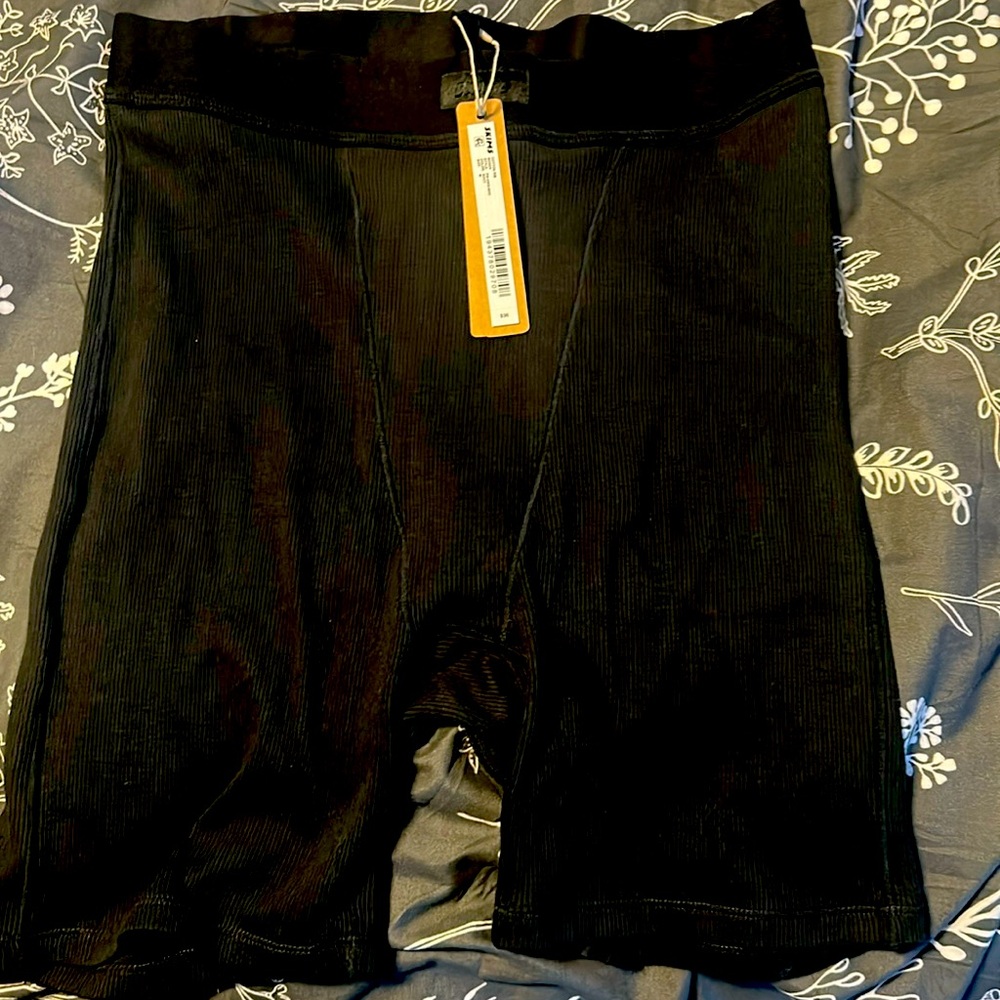 New with tags! Skims cotton rib boxers - black- size M